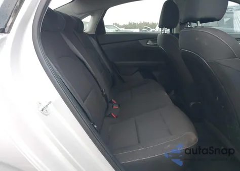 2020 Kia Forte Lxs z USA, uszkodzony, nr VIN 3KPF24AD7LE225475